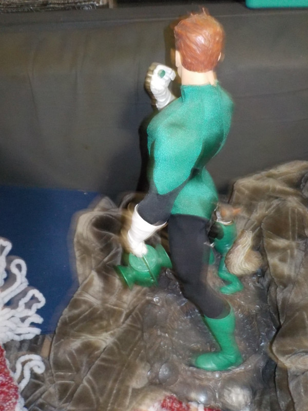 DC Direct Green Lantern (Hal Jordan and Ch'p) 1:4 Scale Statue in Arts & Collectibles in Oshawa / Durham Region - Image 3