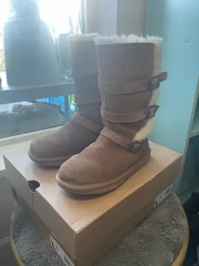 UGG kids Maddi boots size 4, View more