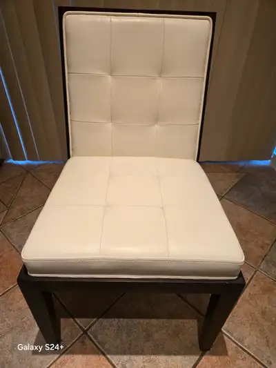 chaise de salle a manger/ Dining chair, View more