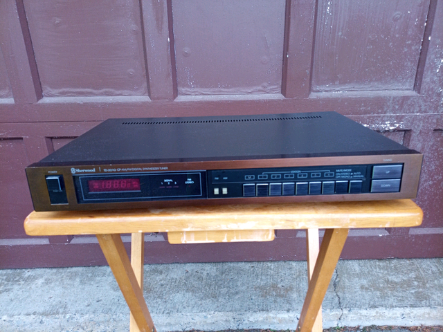 Sherwood TD 2010  cp tuner in Stereo Systems & Home Theatre in Ottawa - Image 2