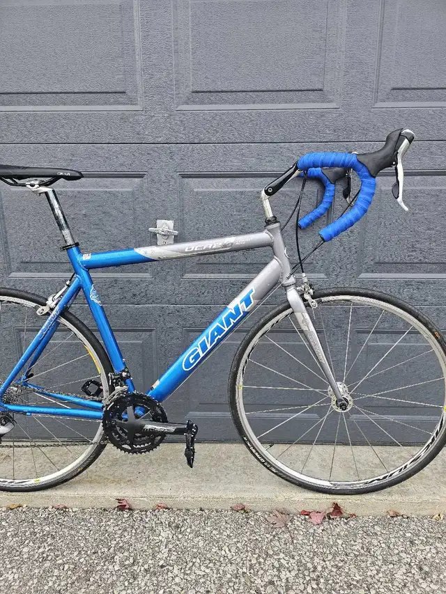 Giant OCR 2 road bike... in Road in City of Toronto - Image 2