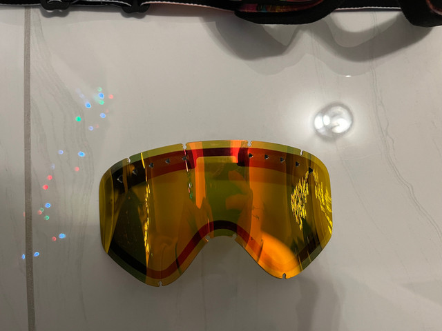 Youth Anon Tracker Goggles in Ski in Mississauga / Peel Region - Image 4