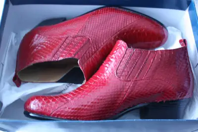 2 Pairs - Red & Black Giorgio Brutini ankle boot size 10M, View more