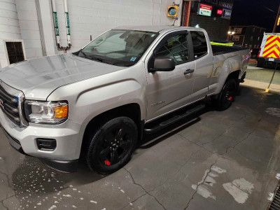 2017 GMC Canyon rwd only 16,000kms