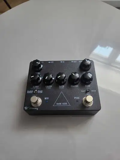 Keeley Darkside V2 Fuzz / Modulation pedal, View more