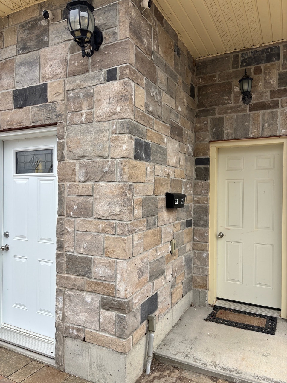 Country living. Large independent apartment on the second floor. 2