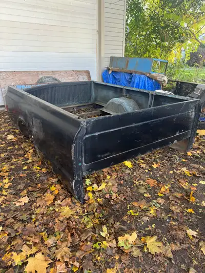 Fair shape box no floor or tailgate can be delivered call or text 9053177266