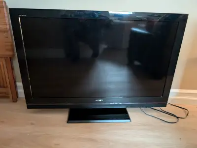 Great shape. Not a smart tv. Comes with Roku fire stick. $100