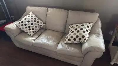 Sofa trois places en cuir beige en très bon état, View more
