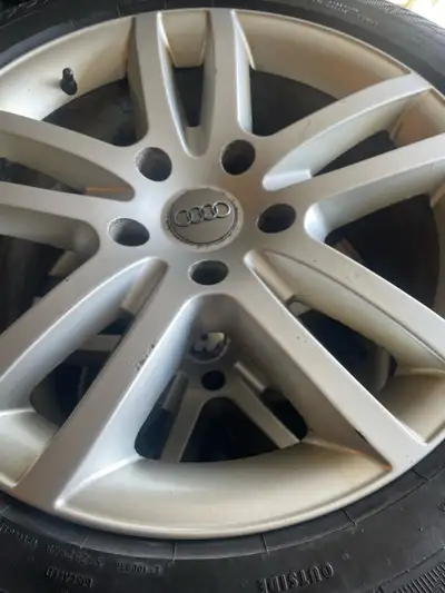 Set of four Excellent Set of four Gisiaved Northforest winter tires with Audi Q7alloy rims. The tire...