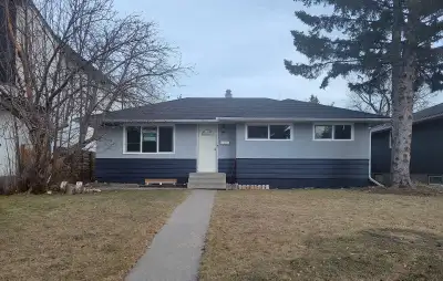 Main floor SW - 3 bedroom Newly Renovated w/Huge Yard $1700/mth. Cute main floor bungalow in Glenbro...