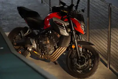 Don't let the snow catch you without a deal! Selling my incredible 2018 Honda CB650F—a perfectly mai...