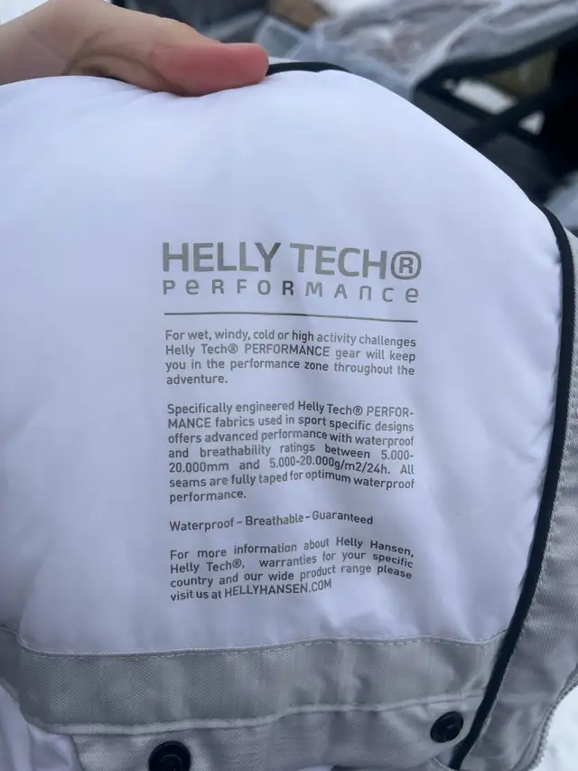 Helly Henson Winter ski jacket in Men's in Laval / North Shore - Image 5