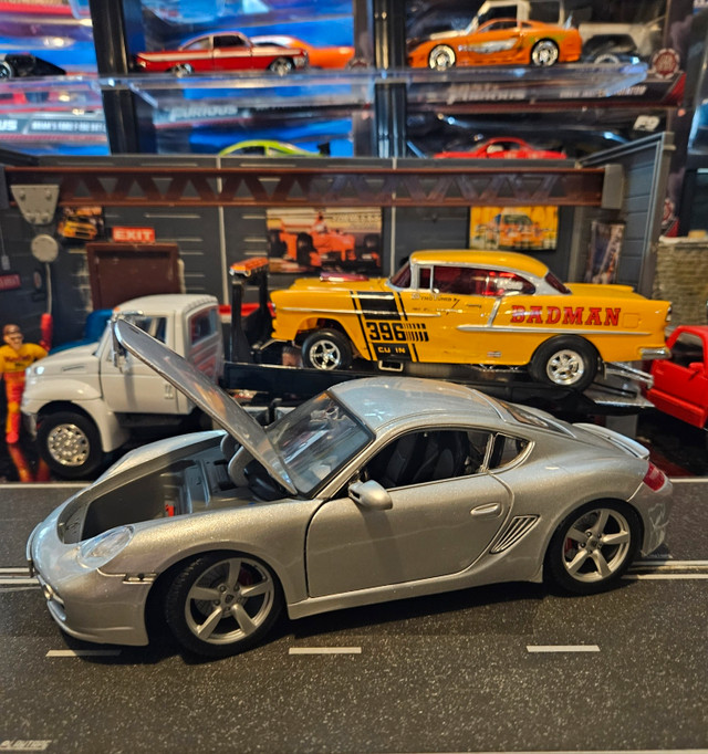 Diecast Cars &Trucks 1:18th Scale 
Cayman S in Toys & Games in Hamilton - Image 3