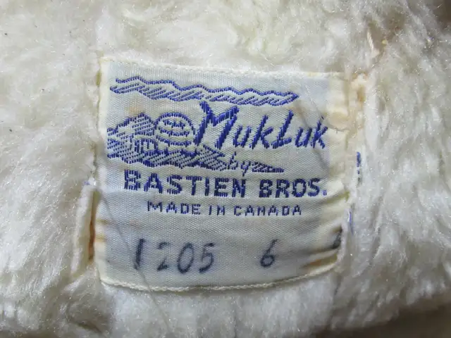 Mukluk Bastien Bros. 6 femme + Raquettes 36 " en babiche. in Fishing, Camping & Outdoors in Québec City - Image 4