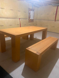 Style garage table and 2 bench’s good condition