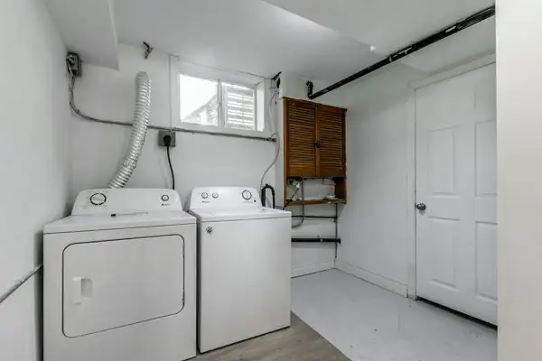 Students rental in Waterloo in Long Term Rentals in Kitchener / Waterloo - Image 14