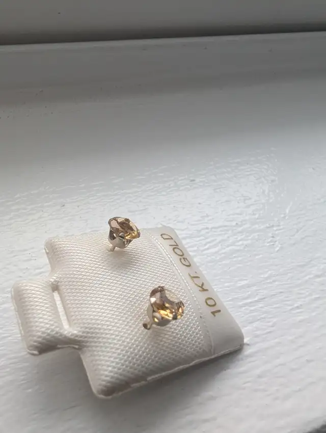 New 10K Yellow Gold Citrine Earrings For Sale in Jewellery & Watches in London - Image 5
