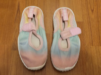 Kid's water shoes, size 7/8