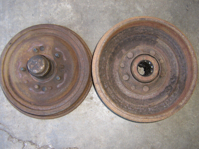 1952 chevy manifold, brake drums in Auto Body Parts in Bedford - Image 3