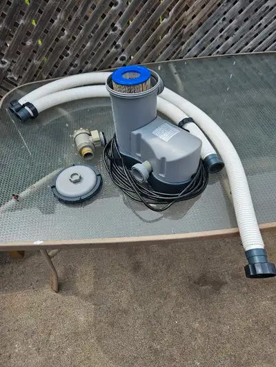 Bestway flowclear pool pump. Maybe 10 hours of use. Sold the pool they didn't want the pump not sure...