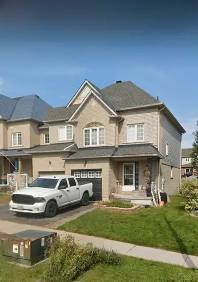 Bowmanville End Unit Townhouse For Rental