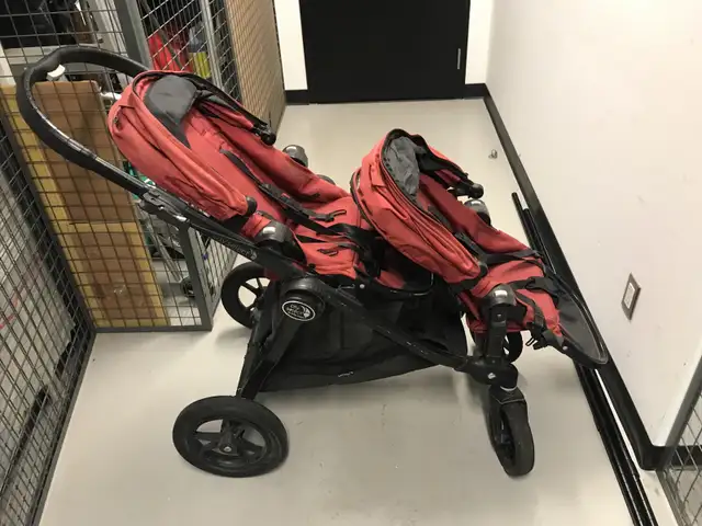 Poussette double Baby Jogger in Strollers, Carriers & Car Seats in City of Montréal - Image 2