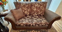 Sofa and love seat / sofa et causeuse