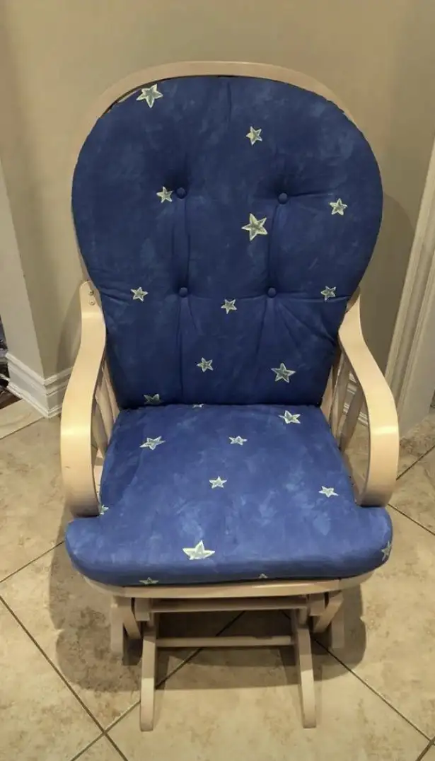 Rocking Chair in Chairs & Recliners in Markham / York Region - Image 3