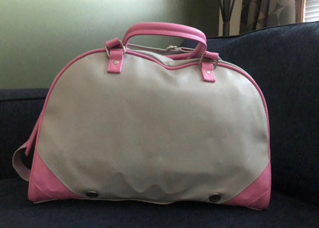 Grey & Pink Sports Bag (Canadian Breast Cancer Foundation) in Women's - Bags & Wallets in Calgary - Image 2