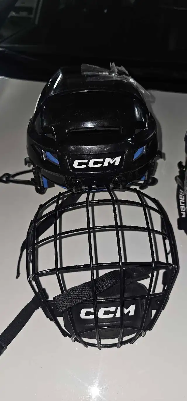 CCM Hockey Helmet in Hockey in City of Toronto - Image 4