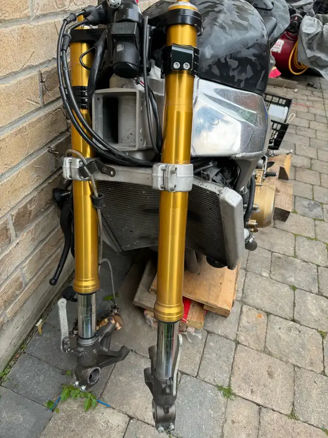 forks swingarm rear rear triples 636 Ninja 2004 ignition + key in Motorcycle Parts & Accessories in Mississauga / Peel Region - Image 2