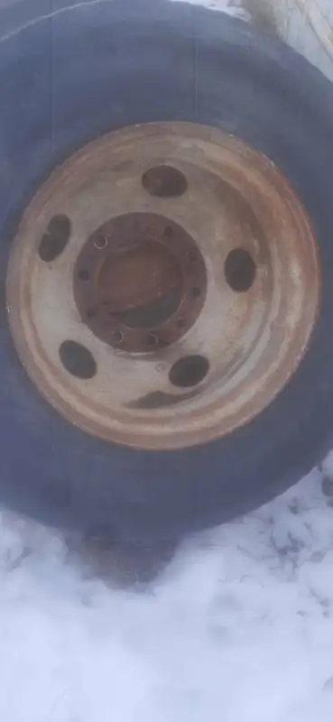 17.5" , 10 hole steel rims 6 rims , 5 are good (these rims are $450 new each) 215/75R17.5 Tires 6 ti...