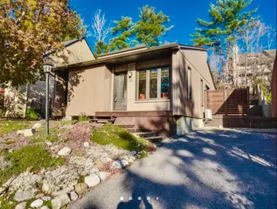 Charming 3-Bdrm Home for Rent in Limbour 7min from Ott. Downtown