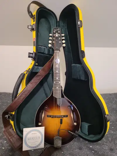 Kentucky KM-950 Master A-Model Mandolin Bundle, View more