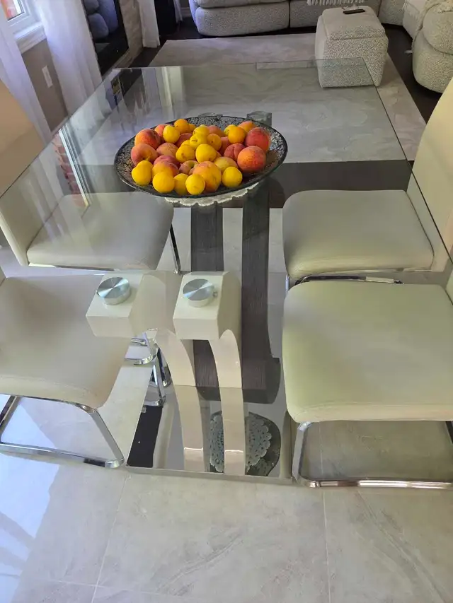 Contemporary Table With Chairs in Dining Tables & Sets in Markham / York Region - Image 3