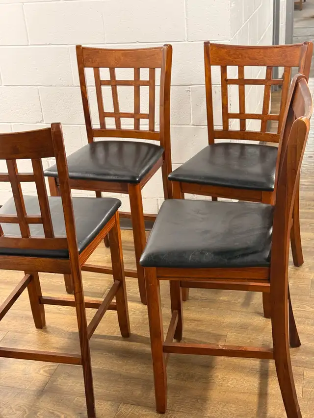 Counter Height Dining Set in Dining Tables & Sets in Hamilton - Image 4