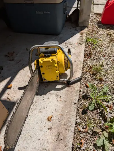1960's McCullough 1010 chain saw, does not run, although it is not seized! $50 or best offer.