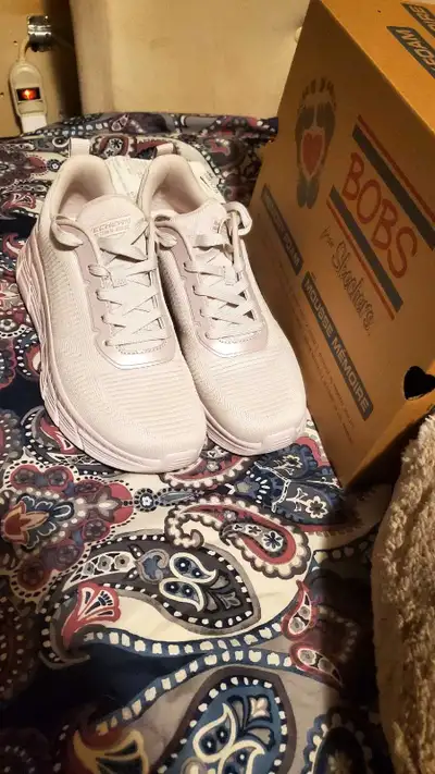 BRAND NEW WOMENS LILAC SKETCHERS!!, View more