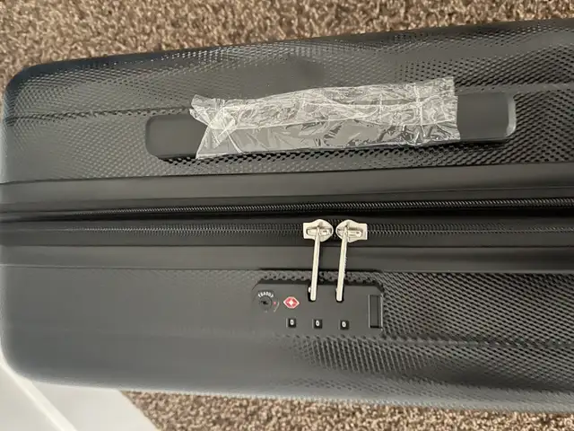 20 inch luggage carry on hard case Brand NEW Never Used in Other in Calgary - Image 4