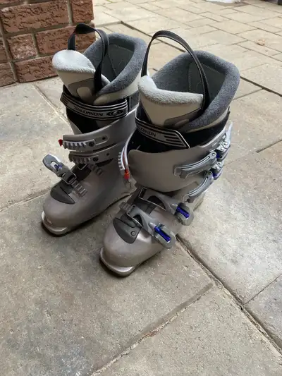 Size 25 women Salomon ski boots, View more