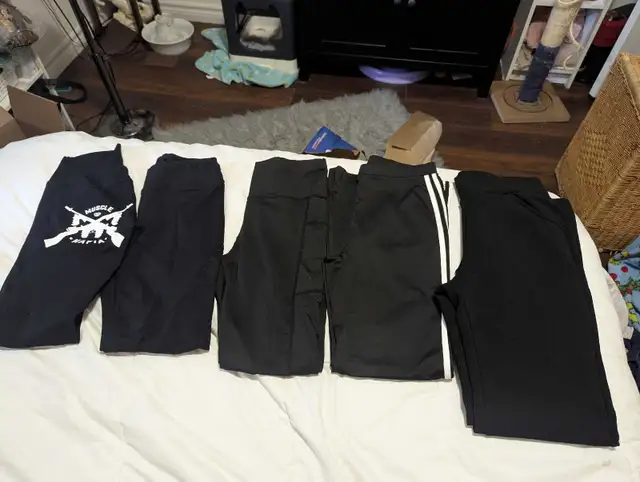 teens/women's leggings  in Women's - Bottoms in Markham / York Region - Image 2