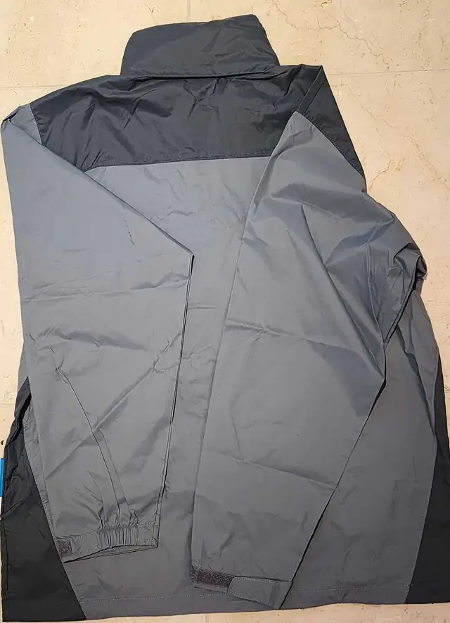 Columbia Waterproof jacket (Large) in Men's in Kitchener / Waterloo - Image 3