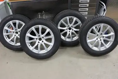 À vendre : 4 roues d’hiver pour BMW X5 (F15) Pneus : • Michelin Latitude Alpin LA2 • Dimension : 255...