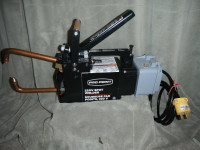 PORTABLE RESISTANCE SPOT WELDER WITH ACCESSORIES.