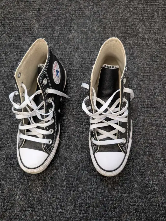 Converse Balck Leather High-Top - Size 8 in Women's - Shoes in Ottawa - Image 3