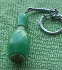PORTE-CLEFS / porte clé / key ring / quilles avec boussole