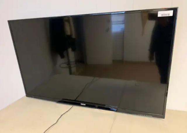 50'' RCA HD TV Monitor 1080p 《 No Stand 》 Minor ding on bezel in TVs in City of Toronto - Image 2