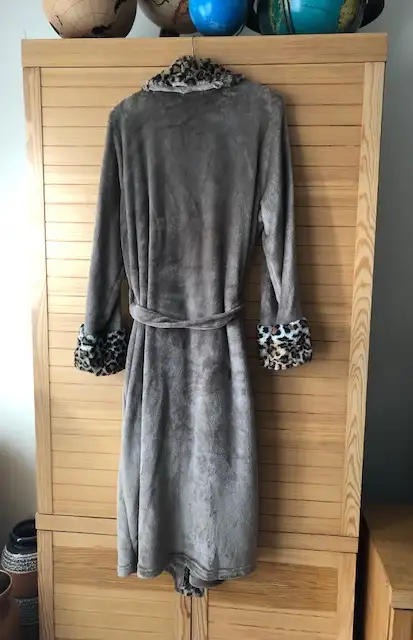 NEW Glamourous Designer Housecoat Shawl Collar Animal Print Robe63234526077185123