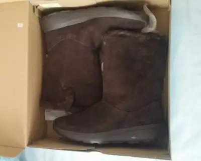 BNIB Skechers Women's Boots 9W, View more